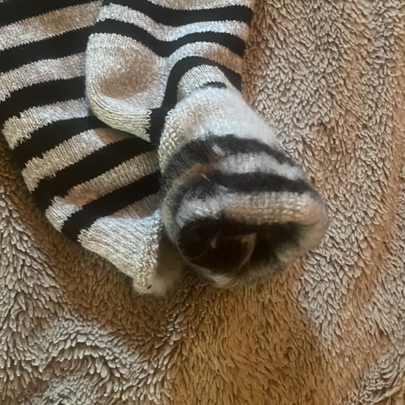 Black and grey fuzzy socks - Picture 2 of 2
